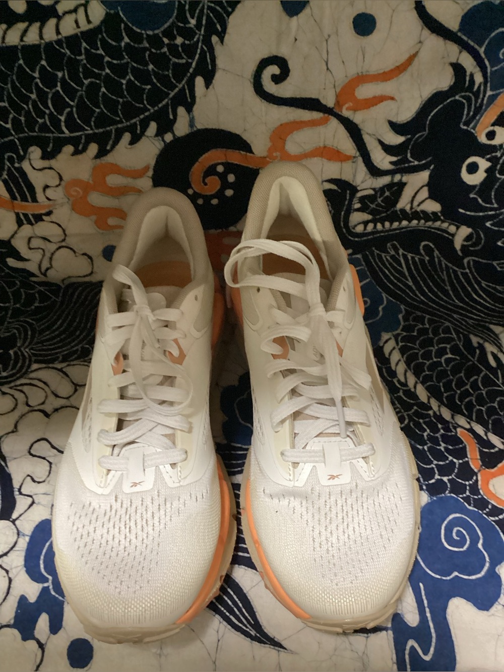 Like new- New Reebok women’s float zig adventure one sneaker in chalk/beige 6.5 - Picture 9 of 11